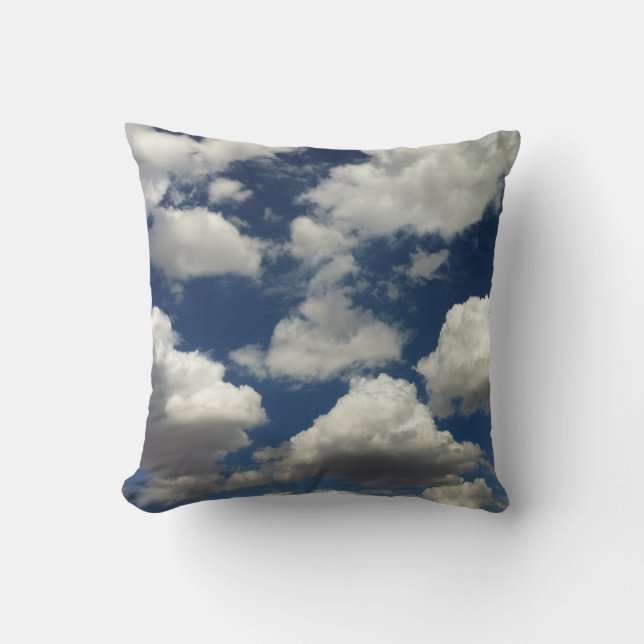 Mooie blauwe hemel met Puffy Clouds Pillow Kussen (Voorkant)