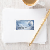 Mooie blauwe hemel met vliegende zwanen etiket (Insitu)