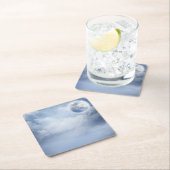 Mooie blauwe hemel met vliegende zwanen kartonnen onderzetters (Insitu)