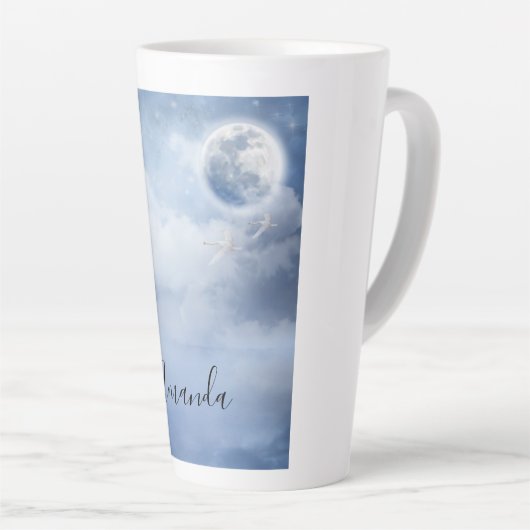 Mooie blauwe hemel met vliegende zwanen latte mok (Rechterhoek)