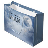 Mooie blauwe hemel met vliegende zwanen op zaterda groot cadeauzakje (Voorkant Gekanteld)