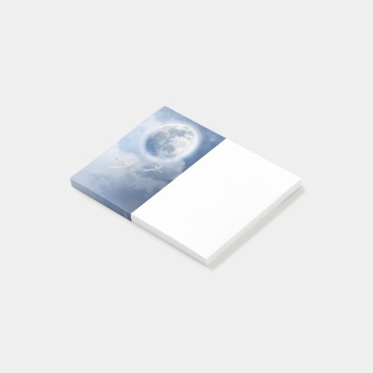 Mooie blauwe hemel met vliegende zwanen post-it® notes (Schuin)