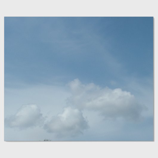 mooie blauwe lucht en witte wolken. cadeaupapier (Vlak)