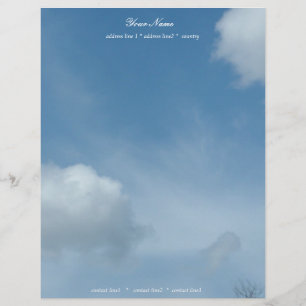 Mooie blauwe lucht en wolken briefhoofd