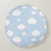 Mooie blauwe lucht met aangepast monogram en naam rond kussen (Achterkant)