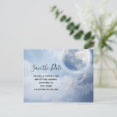 Mooie blauwe lucht met vliegende zwanen Save the D Uitnodiging Briefkaart (Staand voorkant)