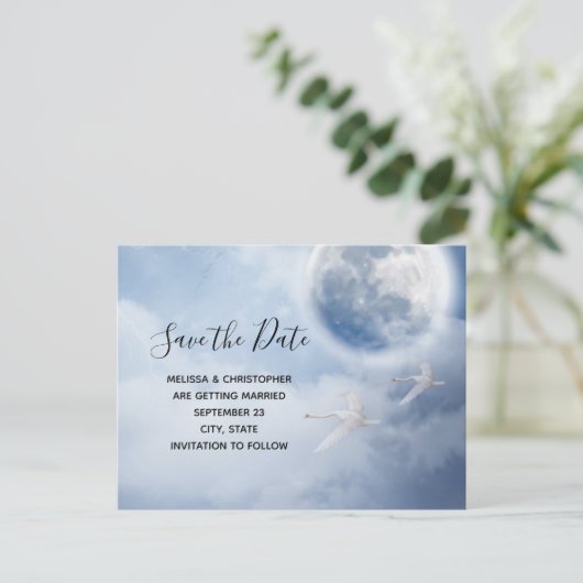 Mooie blauwe lucht met vliegende zwanen Save the D Uitnodiging Briefkaart (Staand voorkant)