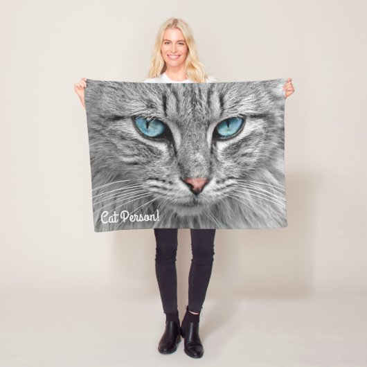 Mooie blauwe ogen grijs en witte kat fleece deken (In situ)