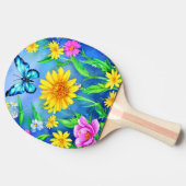 Mooie blauwe vlinder in een bloeiende weide tafeltennisbatje (Zijkant)