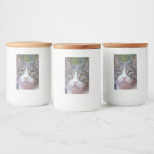 Mooie blik op het etiket van de kat-voedselverpakk (Flessen)