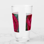 Mooie bloeiende rode pioen glas (Links)