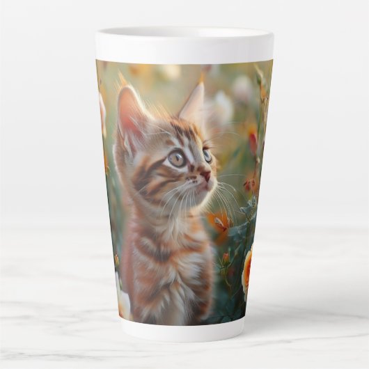 Mooie bloem en kitten latte Mok (Voorkant)