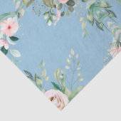 Mooie bloemen in blauw tissuepapier (Detail)