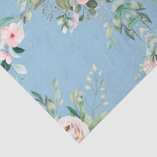 Mooie bloemen in blauw tissuepapier (Detail)