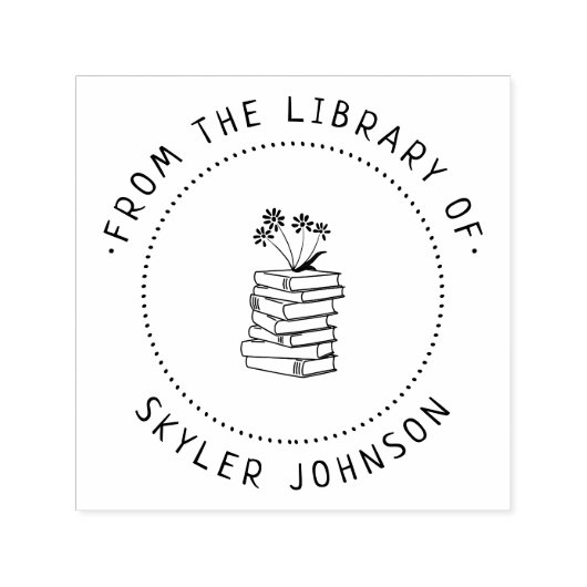 Mooie Bloemen op een Stapeltje Boeken Aangepaste B Zelfinktende Stempel (Design)