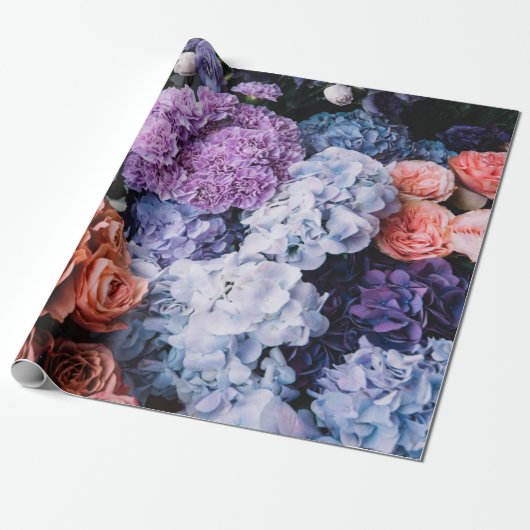 Mooie bloemen (rozen, hydrangeas, c cadeaupapier (Uitgerold)