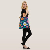 Mooie bloemen schouder tote bag (Op model)