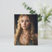 Mooie blonde vrouw in blauw en gouden jurk briefkaart (Staand voorkant)