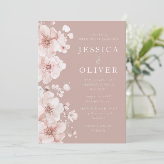 Mooie blush bloemblaadjes prachtige bruiloft kaart (Staand voorkant)