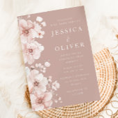 Mooie blush bloemblaadjes prachtige bruiloft kaart