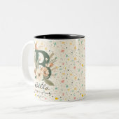 Mooie Boho Chic Bloemige Monogrammok voor Bella Tweekleurige Koffiemok (Voorkant links)