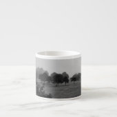 Mooie bomen en natuur in mist espresso kop (Voorkant)