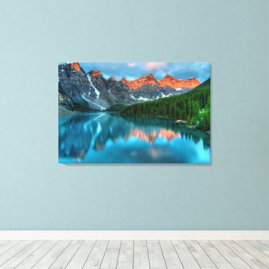 Mooie bosberg met blauw oerhemel canvas afdruk (Insitu (Houten vloer))