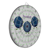 Mooie bosbessen paarse illustratie van de cartoon dartbord (Voorkant Links)