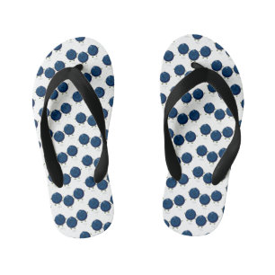 Mooie bosbessen paarse illustratie van de cartoon kinder teenslippers