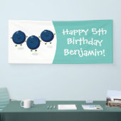 Mooie bosbessen paarse illustratie van de cartoon spandoek (Beurs)