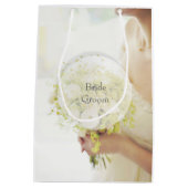 Mooie bride met het blote Bouquet bruiloft Medium Cadeauzakje (Achterkant)