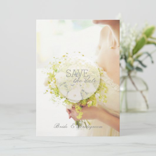 Mooie bride met het blote Bouquet bruiloft Save The Date (Staand voorkant)