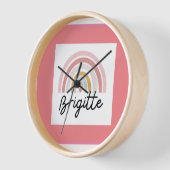 Mooie Brigitte met de muur van het Regenboogontwer (Hoek)