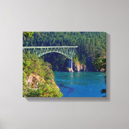 Mooie brug, blauwe oceaan en groene bomen, canvas afdruk