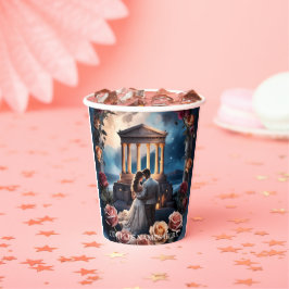 Mooie bruid & bruidegom Staand bij het Zee Papieren Bekers