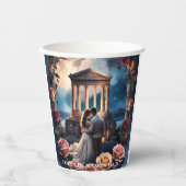 Mooie bruid & bruidegom Staand bij het Zee Papieren Bekers (Voorkant)