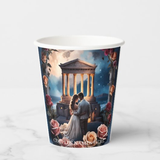 Mooie bruid & bruidegom Staand bij het Zee Papieren Bekers (Voorkant)