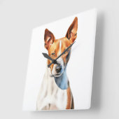 MOOIE BRUINE & WITTE BASENJI HOND VIERKANTE KLOK (Hoek)