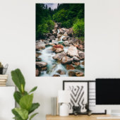 Mooie cascading rivier in het voorjaar poster (Thuiskantoor)
