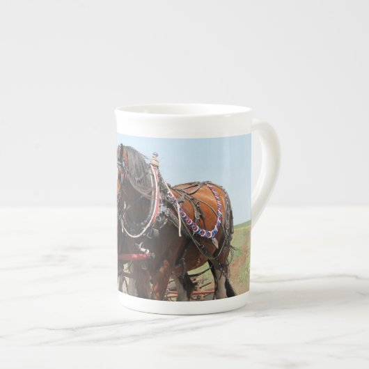 Mooie clydesdale paarden ploegen porselein kop (Voorkant rechts)