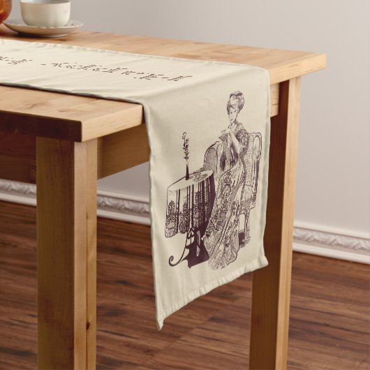 Mooie dame drink thee korte tafelloper (Voorbeeld)