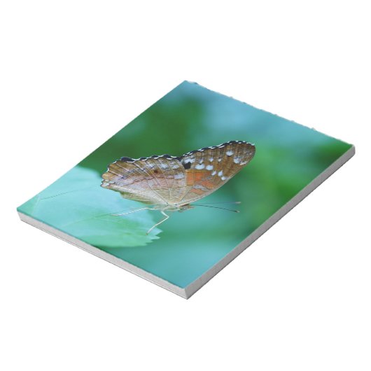 Mooie Danaus Plexippus Butterfly op Leaf. Notitieblok (Linkerzijde)