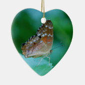 Mooie Danaus Plexippus Vlinder op Blad. Keramisch Ornament (Rechts)