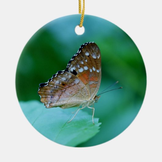 Mooie Danaus Plexippus Vlinder op Blad. Keramisch Ornament (Voorkant)