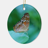 Mooie Danaus Plexippus Vlinder op Blad. Keramisch Ornament (Links)