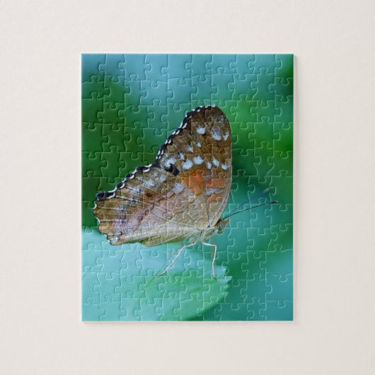 Mooie Danaus Plexippus Vlinder op Blad. Legpuzzel (Verticaal)