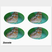 Mooie Danaus Plexippus Vlinder op Blad. Ovale Sticker (Vel)