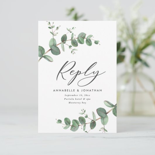 Mooie, delicate eucalyptusbruinbruiloft RSVP kaartje (Staand voorkant)