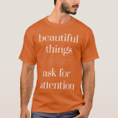 Mooie dingen, basis donkere T-shirt (Voorkant)