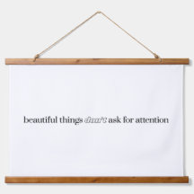 Mooie dingen hout met wandtapijt